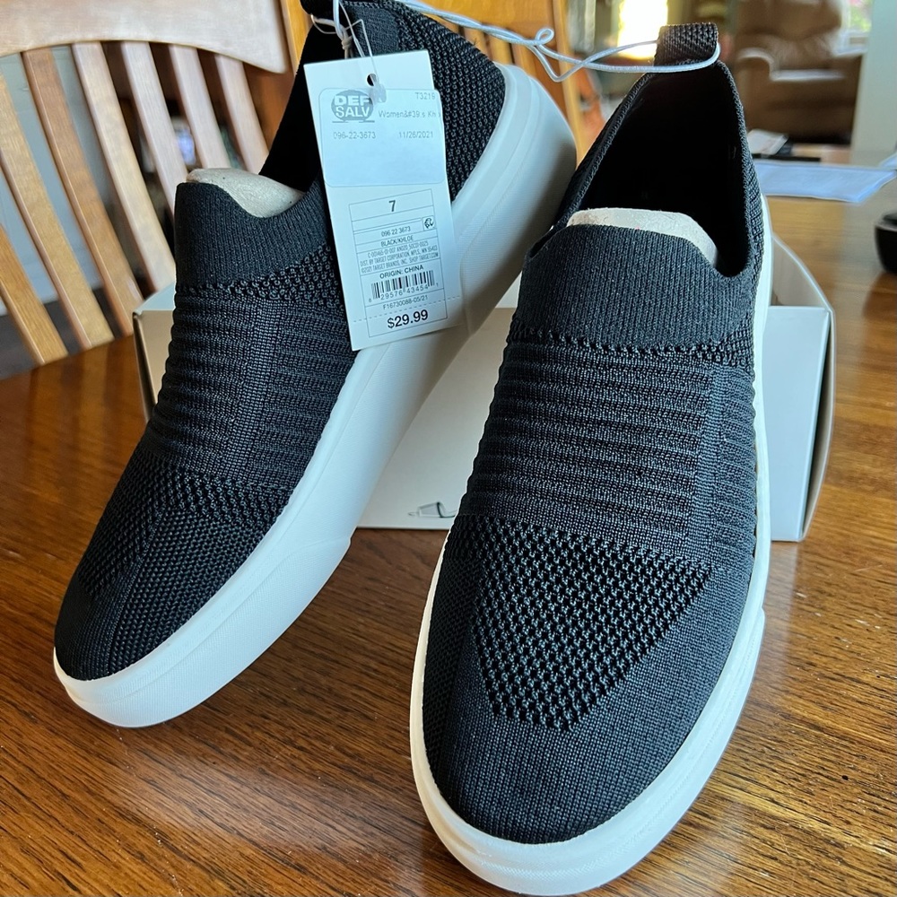 A New Day women’s black Khloe memory foam shoe, Sz 7